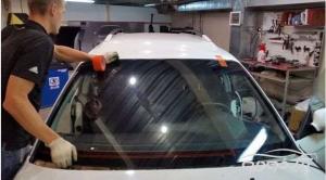 نصب و پخش انواع شیشه خودرو شیراز